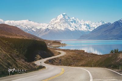 Mountains, New Zealand — key destination image