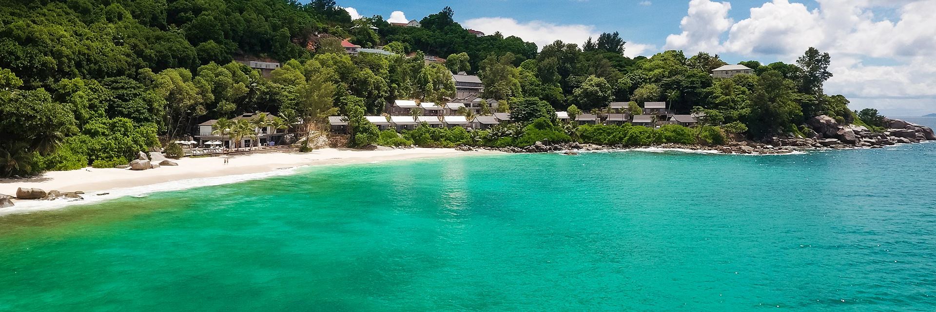 CaranaBeach Hotel