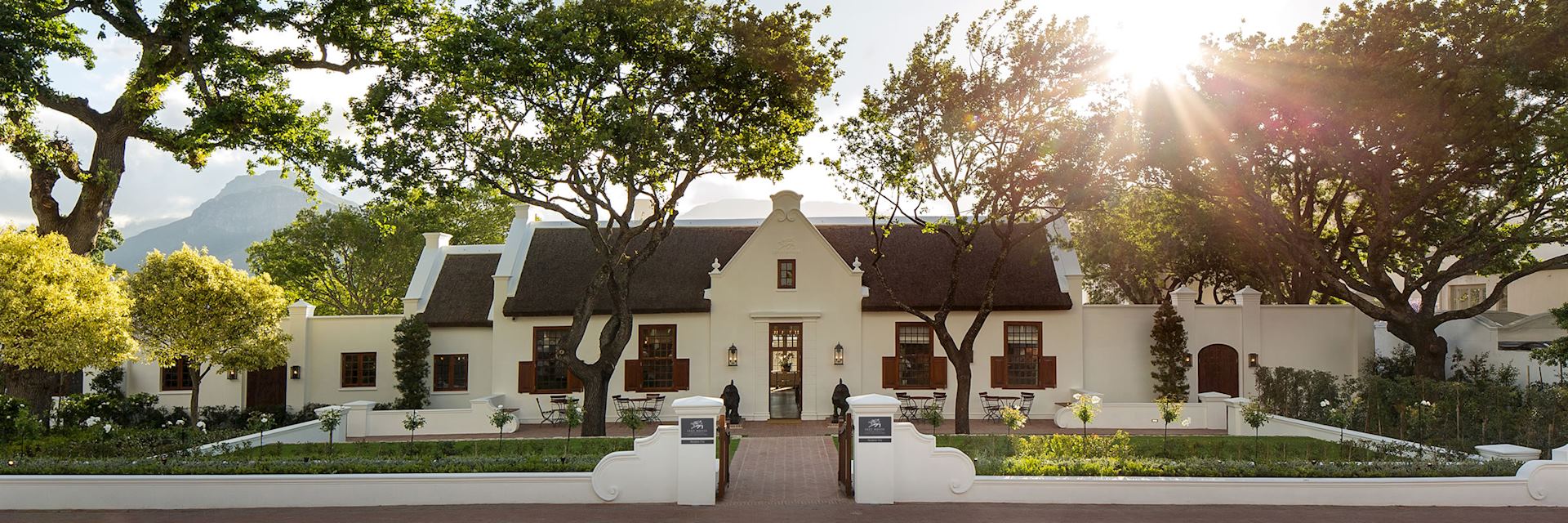 Leeu House