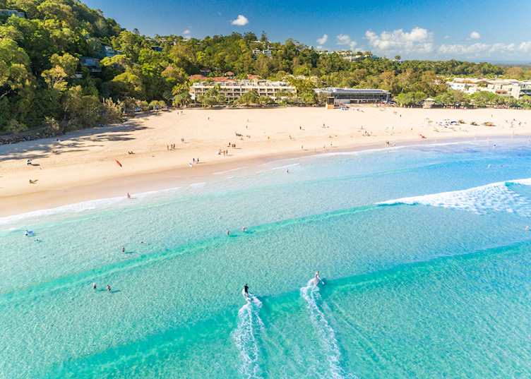 Noosa Beach, Queensland (© Tourism and Events Queensland)