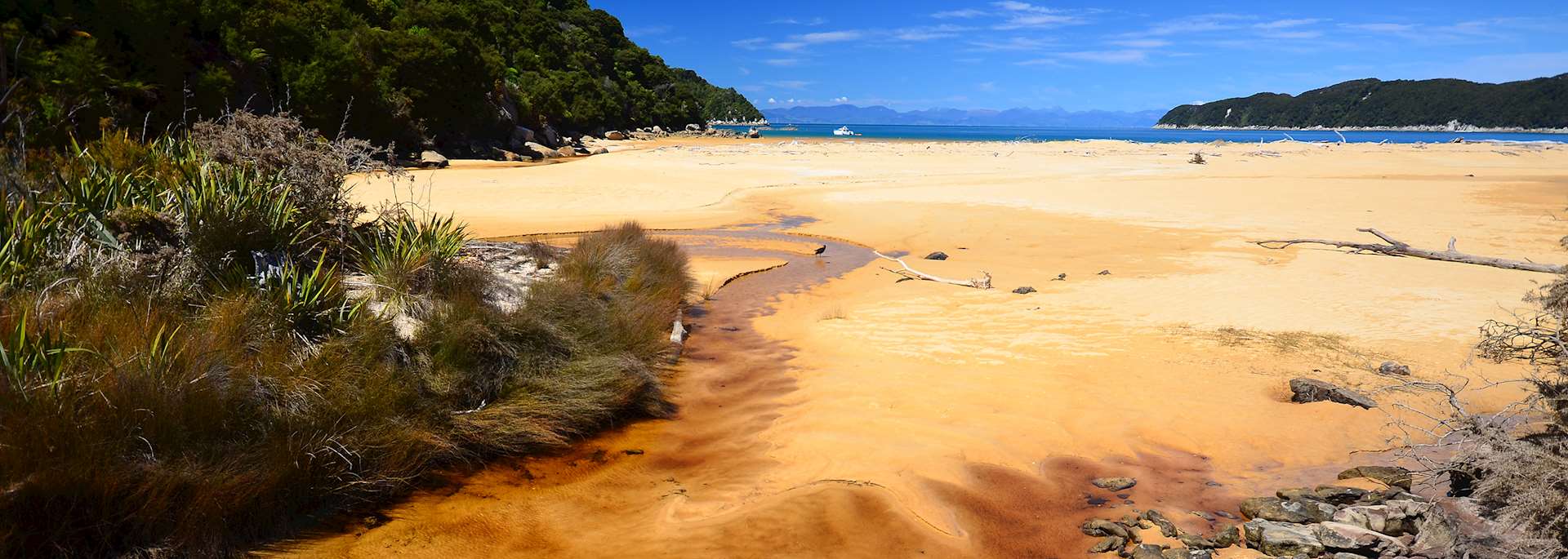 Onetahuti beach