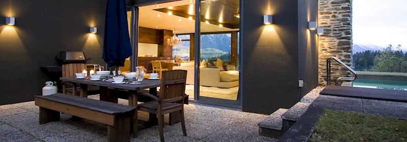Contemporary alfresco dining