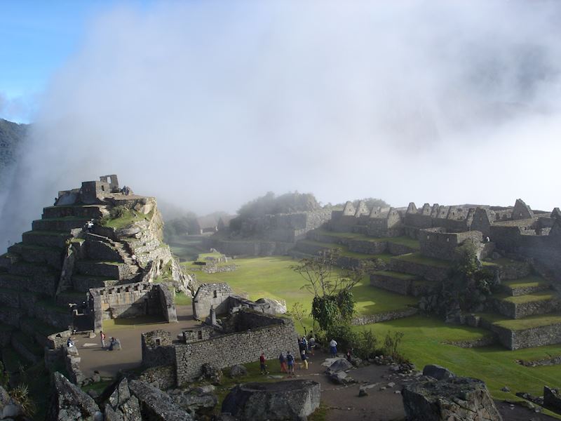 Foggy_machu_Picchu