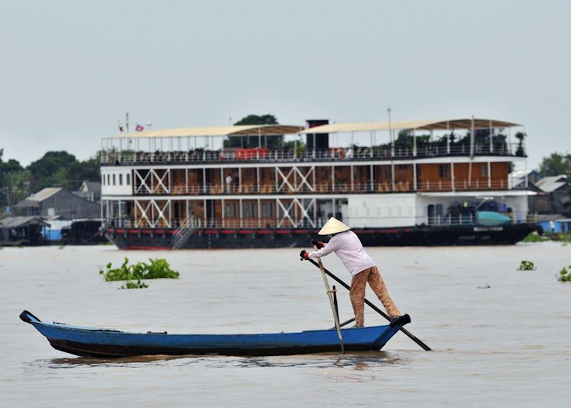 Rower with Pandaw in the background