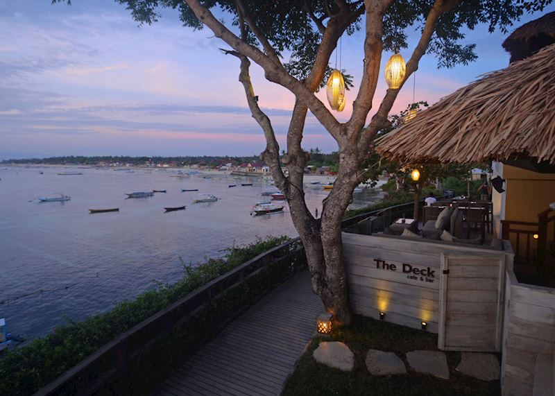 Deck Cafe Bar Nusa Lembongan