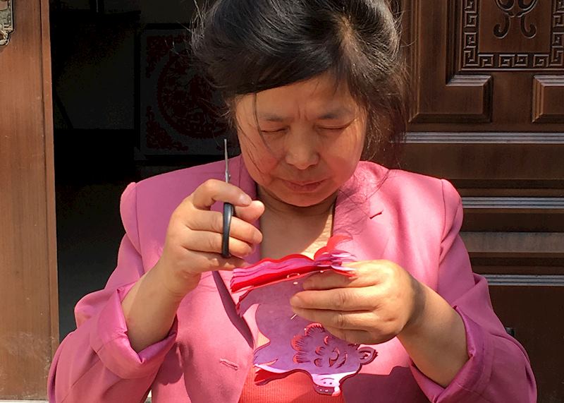 Lady papercutting, Loess Plateau