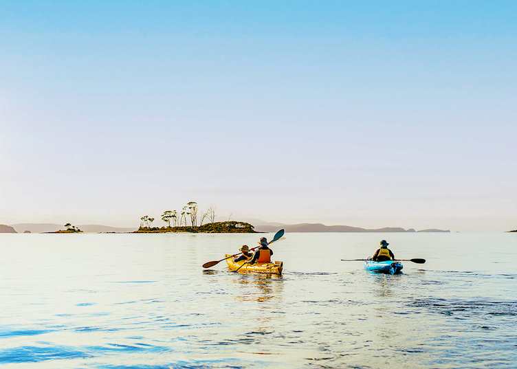 Lake Esperance, Tasmania — © Tourism Australia