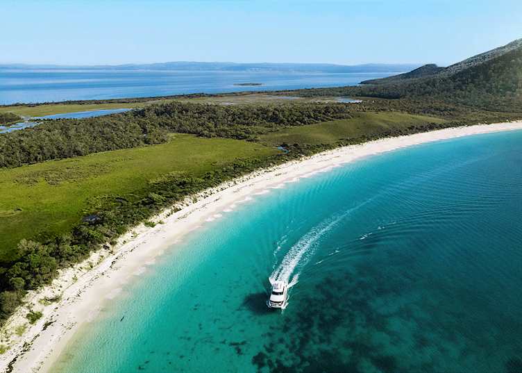 Wineglass Bay, Tasmania — © Tourism Australia