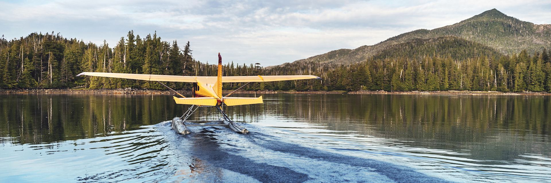 Sea plane sightseeing in Alaska
