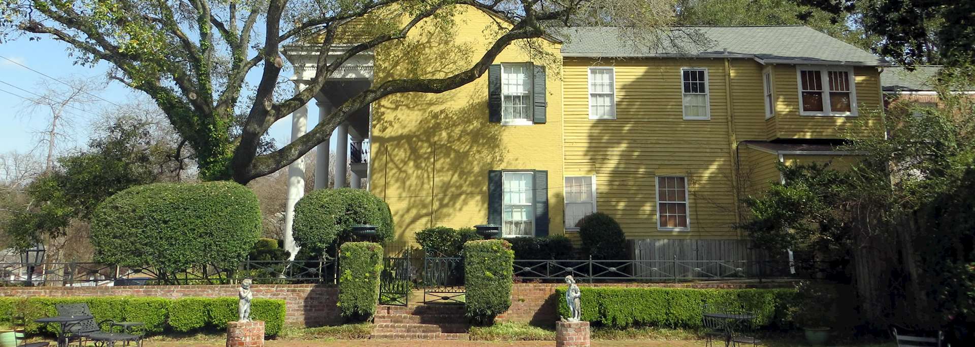 Anchuca Historic Mansion and Inn