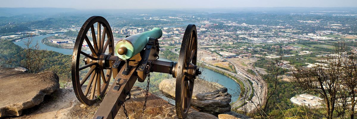 An American Civil War era cannon overlooking Chattanooga in Tennessee An American Civil War era cannon overlooking Chattanooga in Tennessee