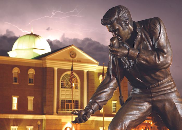 Statue to Elvis in Tupelo, Mississippi