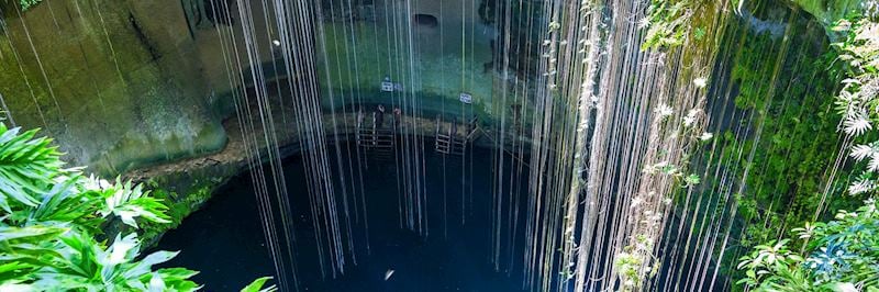 Cenote Ik kil near Chichén Itzá