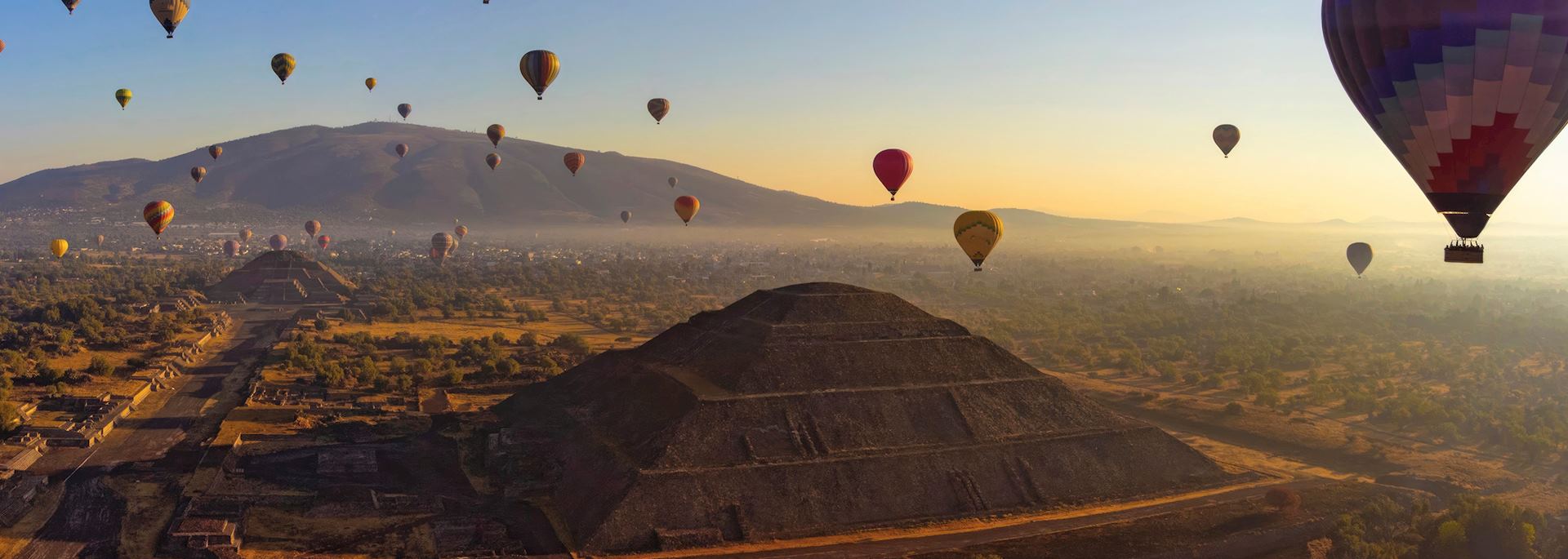 Hot air balloons over Teotihuacán