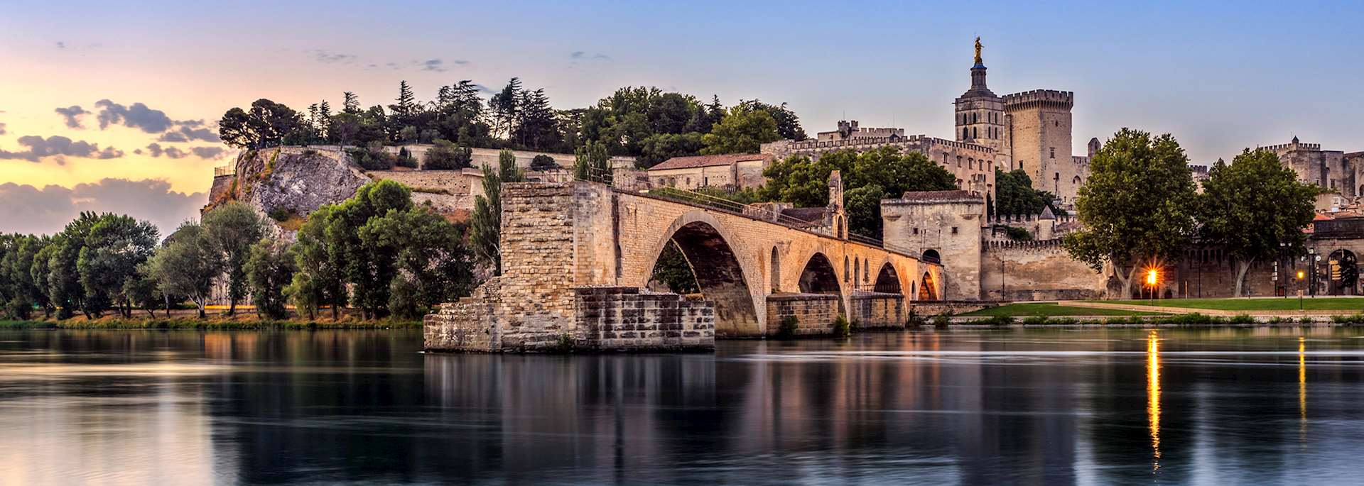 Pont Saint-Benezet at sunrise, Avignon