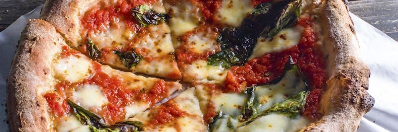 Woodfired Margharita pizza, Naples