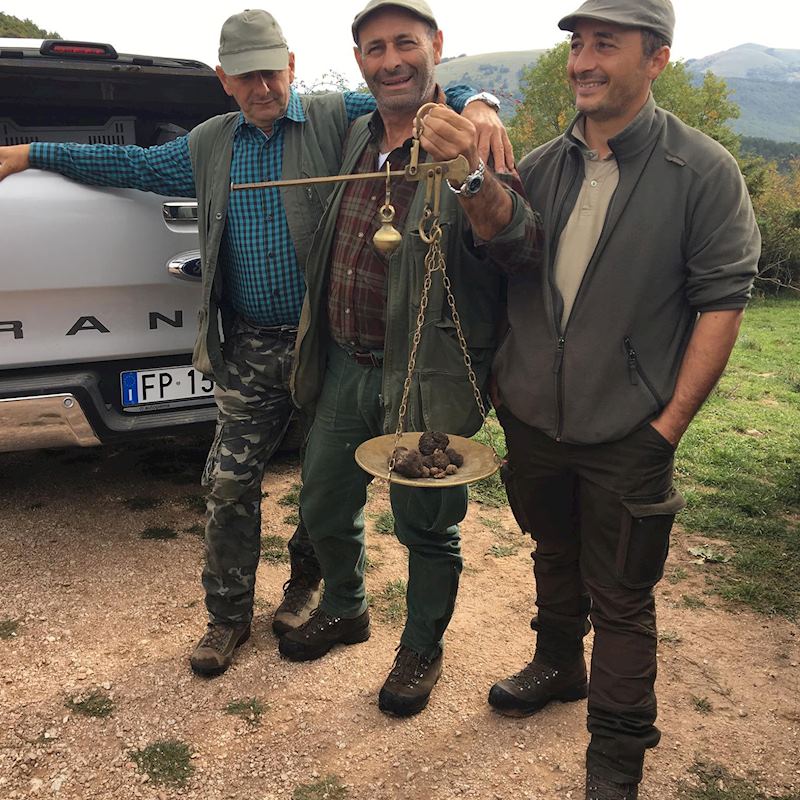 Truffle-hunting guides, Umbria