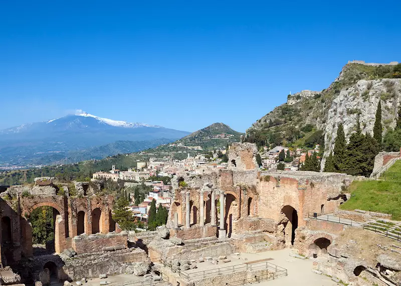 The Time Traveler's Guide to Sicily: History for Visitors