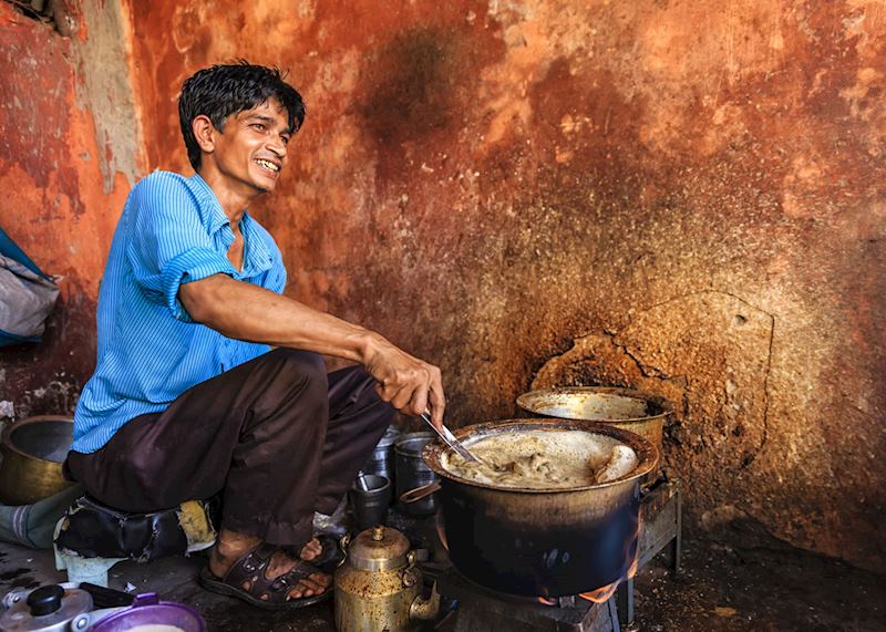 Street seller making chai tea, Jaipur