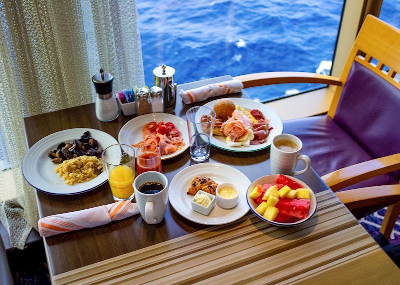 Cruise dining