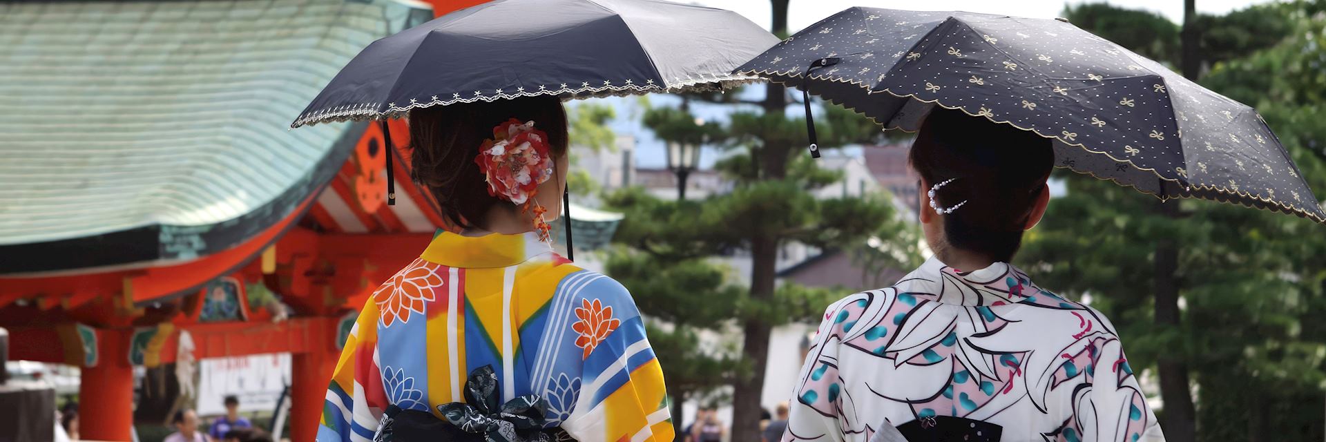 Geisha at Romon Gate, Kyoto
