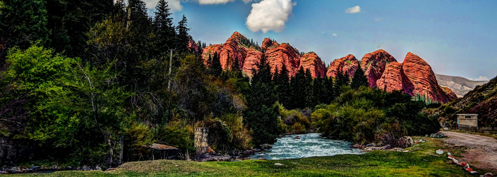 Red mountains of Jeti-Oguz