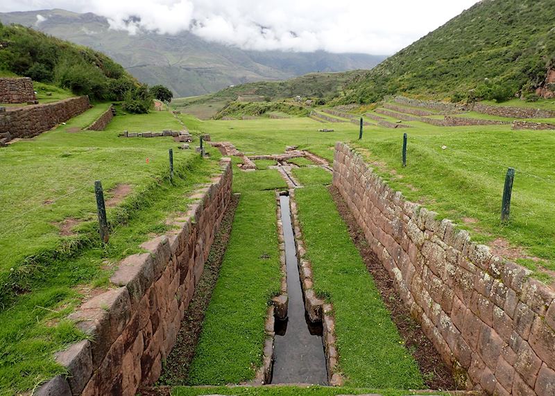 Tipón's irrigation channels