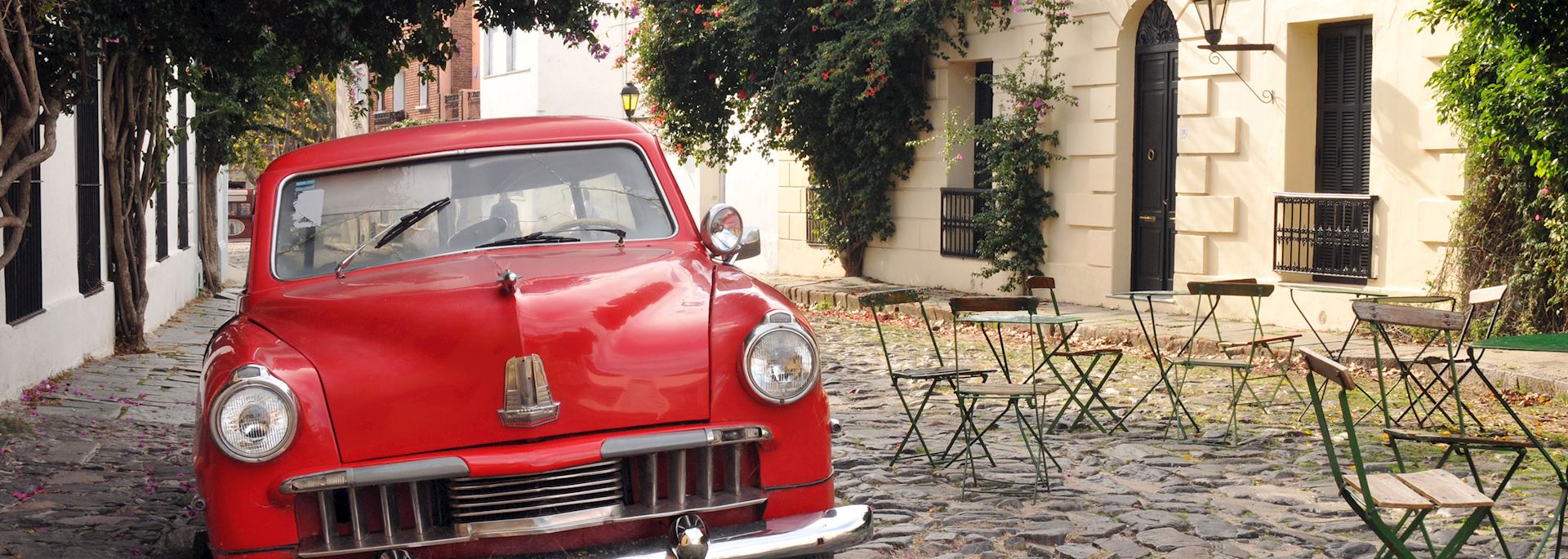 1950s car on one of Uruguay's cobbled streets