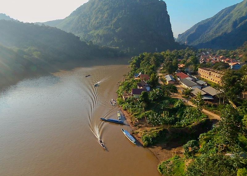 Nong Khiaw riverside