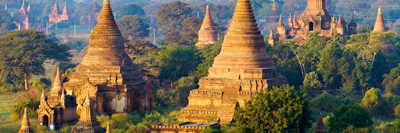 Sunrise at the temples at Bagan