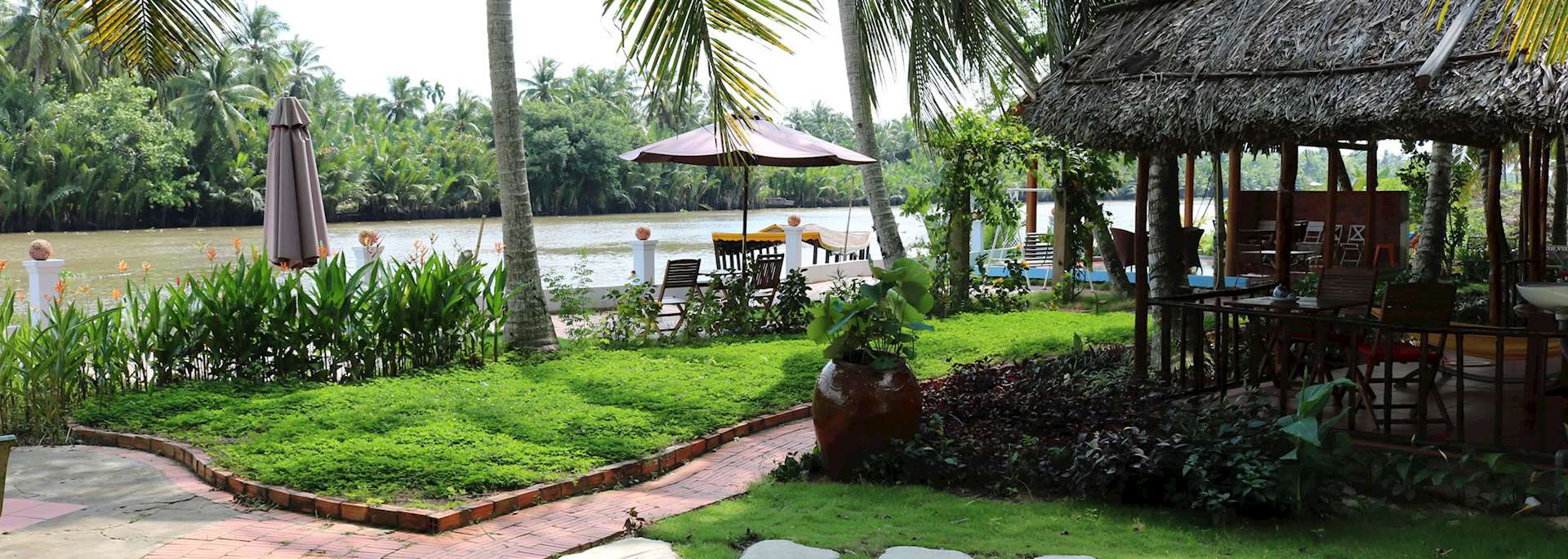 Coco Riverside Lodge