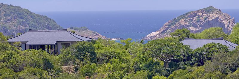 Bungalows overlooking Vinh Hy Bay at the Amanoi