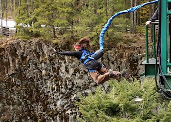 Paris bungee jumping in Whistler, Canada