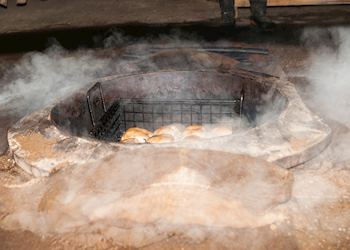 Hāngī food steaming