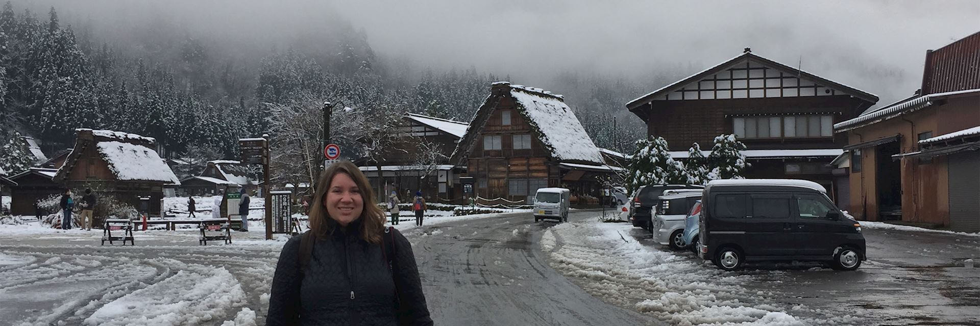Caitlin on a snowy morning in Shirakawa