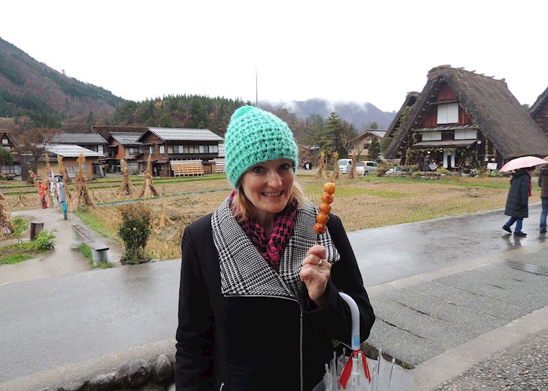 Tesia at the UNESCO World Heritage Site Shirakawa-go 