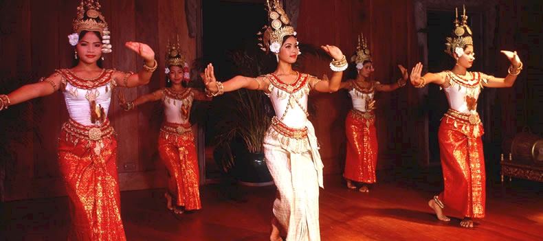 Apsara show, Angkor village, Siem Reap.