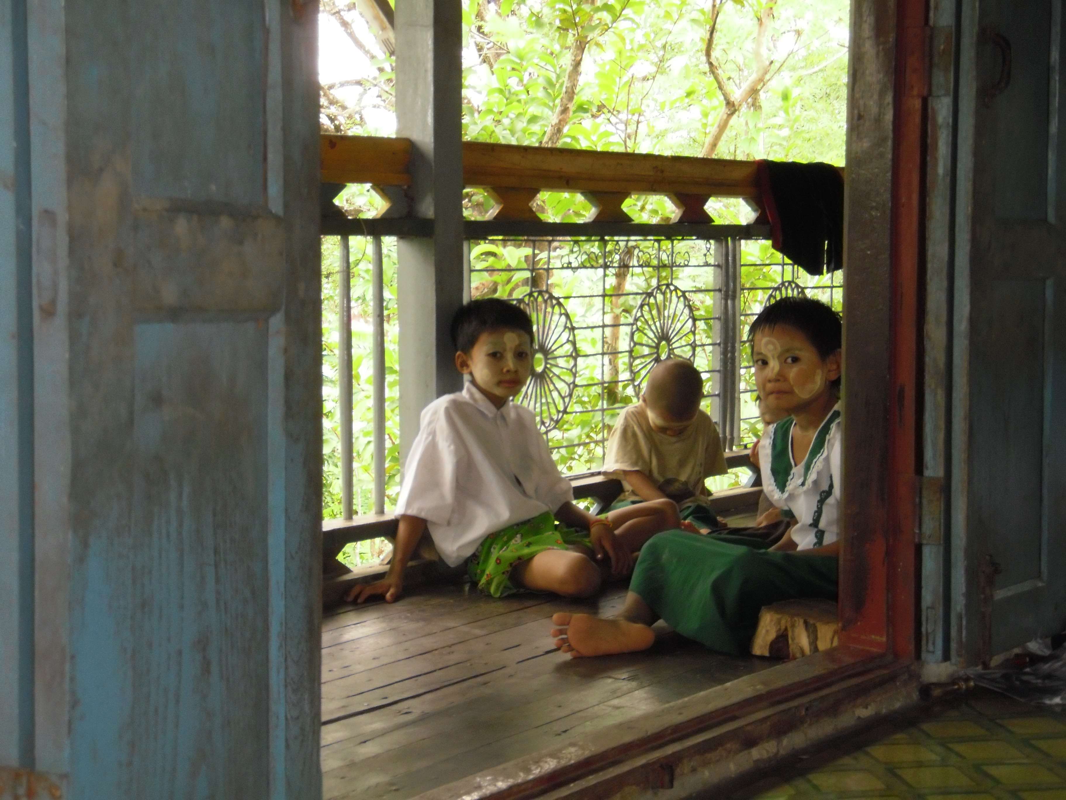 School children, Paya Ngoto