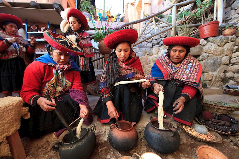Women weaving, Cusco, Peru